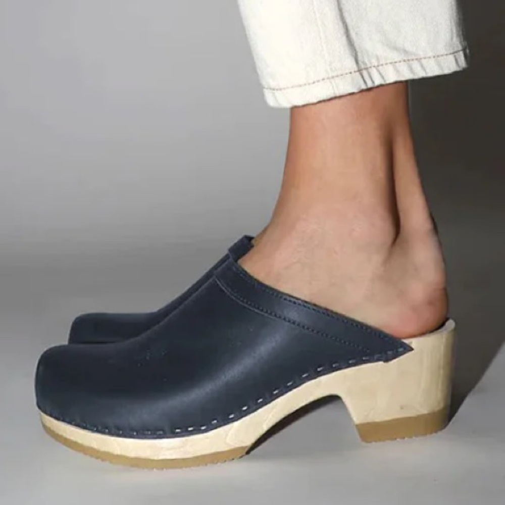 No.6 Valley Clog on Low Base in Navy on White Base, 41. Fit like a 39
